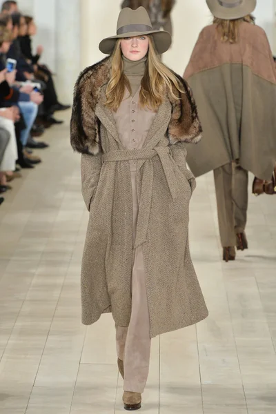 Look 10